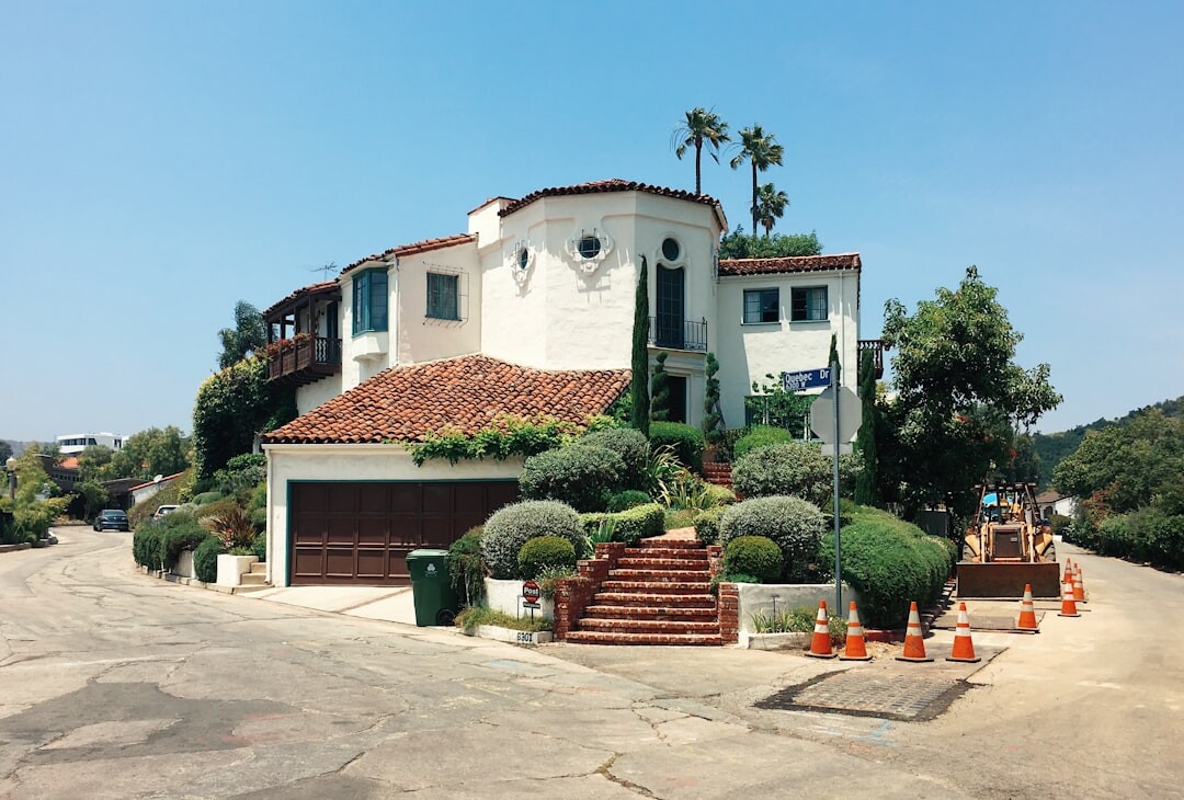 modern celebrity home california